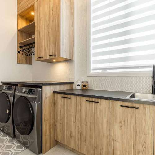 armoire moderne de salle de lavage