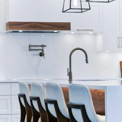 armoires de cuisine classique blanche à Laval