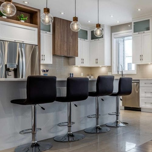 Projet Lavigne: armoires de cuisine deux tons par Armoires Senécal & Fils