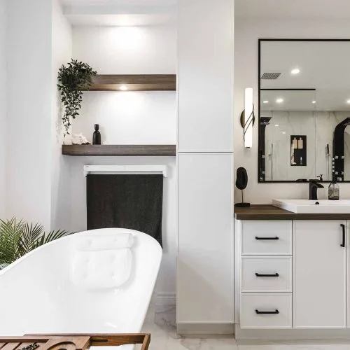 vanité de salle de bain-blanche moderne et chic