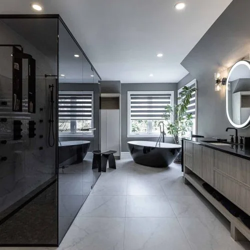 Salle de bain à l’ambiance feutrée et chic