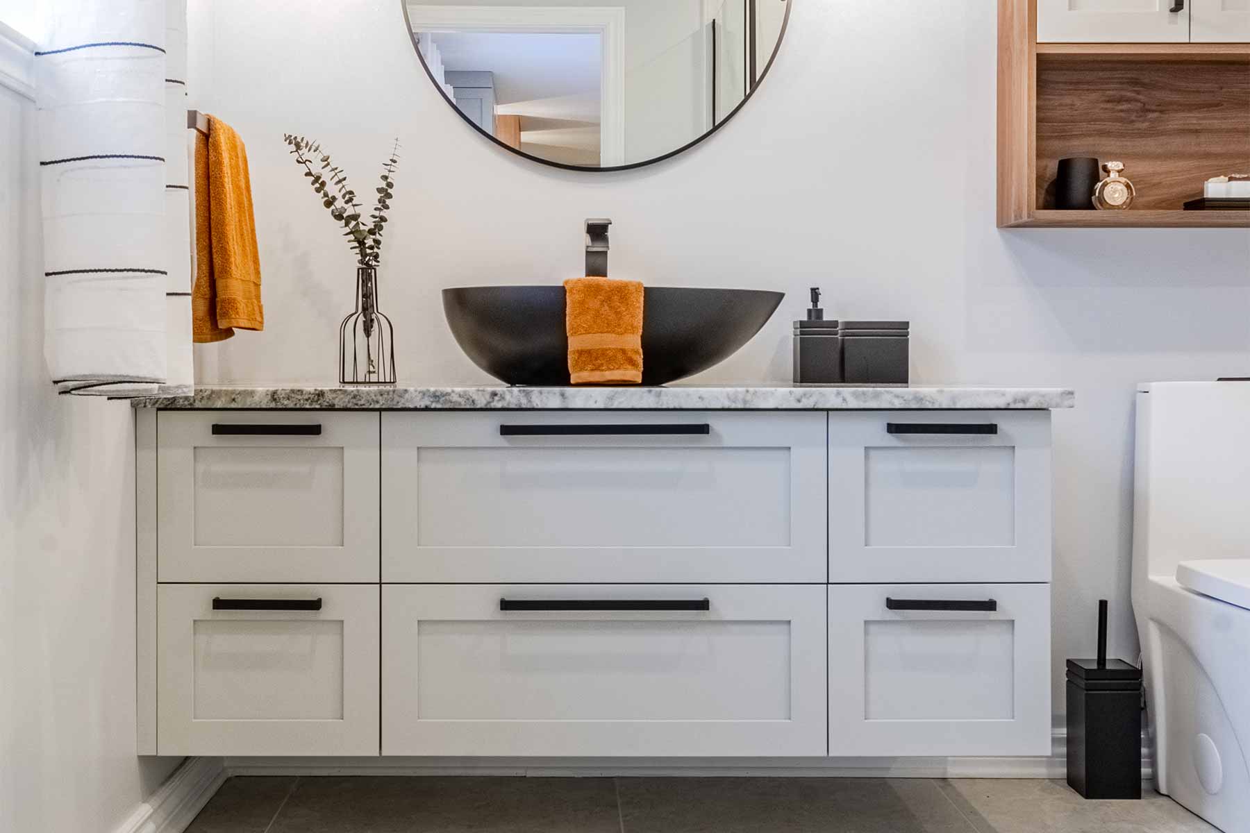 Grande Vanité de Salle de Bain Classique avec Buanderie